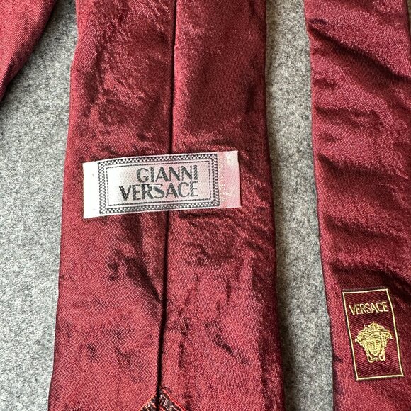 Vintage Gianni Versace Men’s Silk Tie – Burgundy Pattern 8/10 Condition - Picture 4 of 7